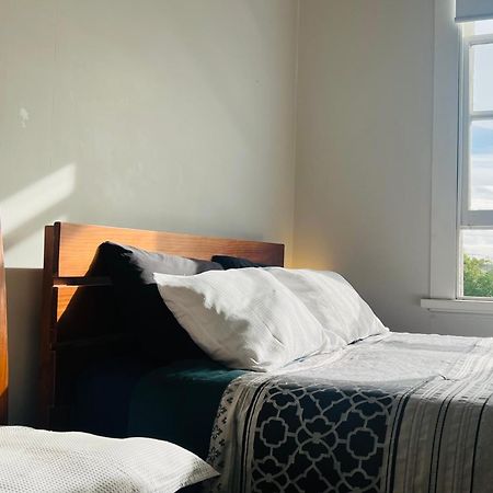 Albergue Wayne'S World Westport Exterior foto