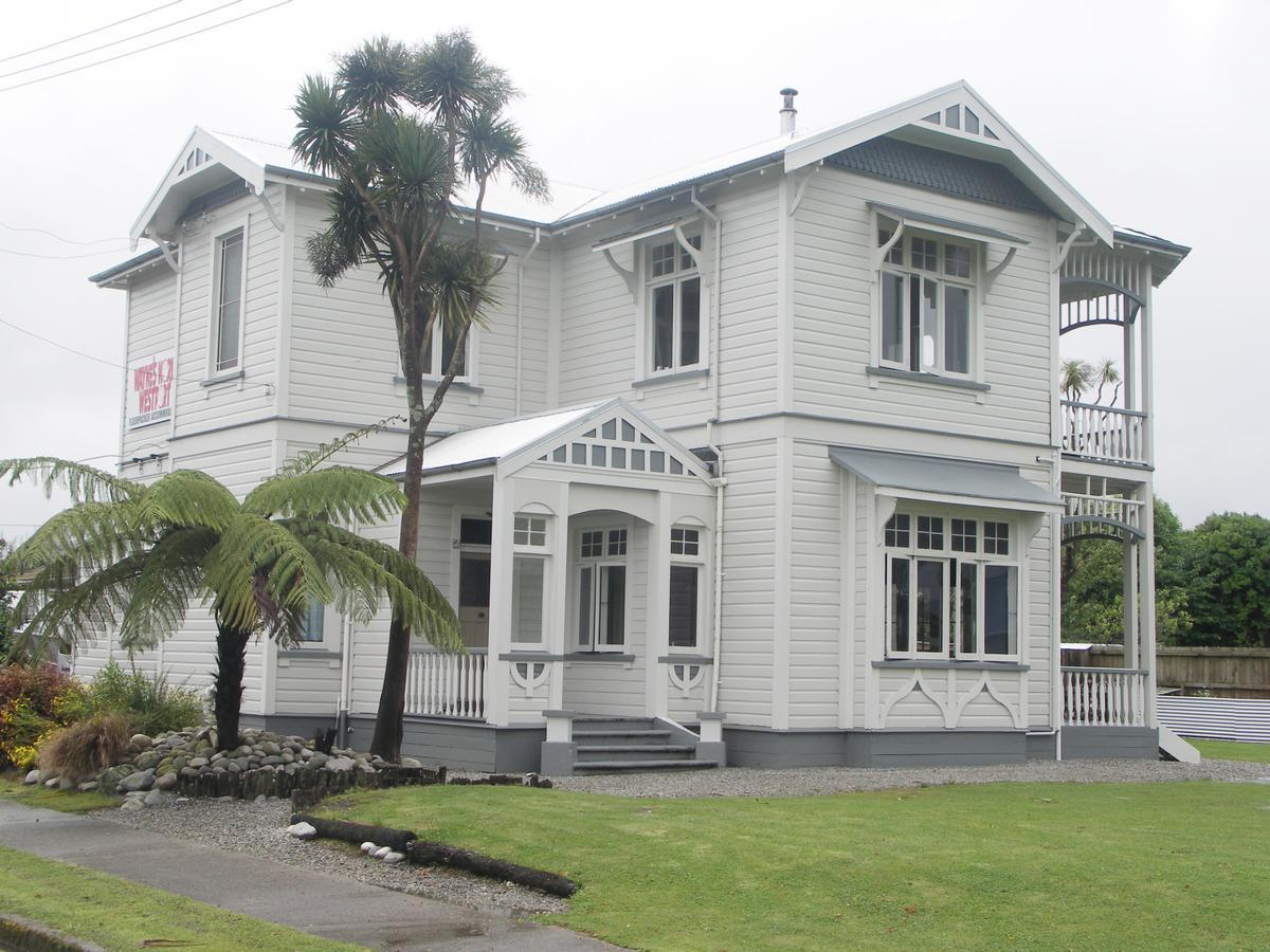 Albergue Wayne'S World Westport Exterior foto